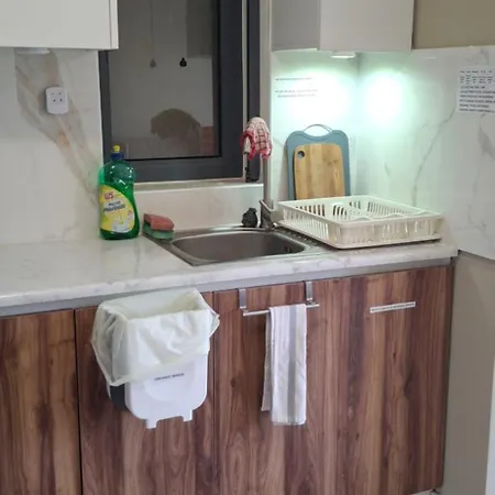 Bay 2br With Sea Views Apartment *
