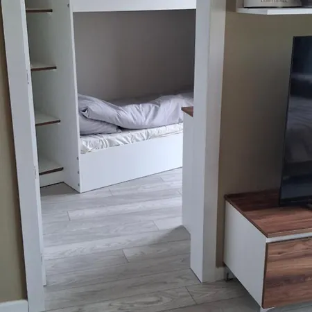Bay 2br With Sea Views Apartment *